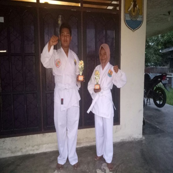 Atlit silat SMA Negeri 7 Mandau raih juara 2 dan 3